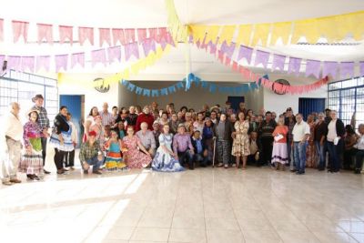 MEMBROS DA TERCEIRA IDADE PARTICIPARAM DE ANIMADA FESTA JULINA.