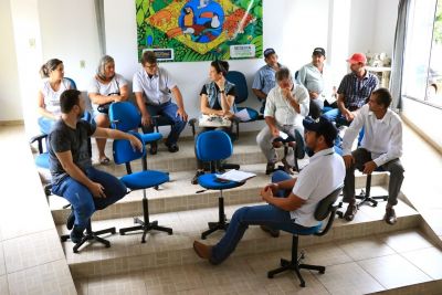 PRODUTORES RURAIS PARTICIPAM DE REUNIÃO DO PROGRAMA NACIONAL DE ALIMENTAÇÃO ESCOLAR-PNAE.