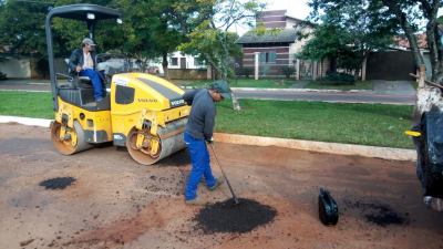 OPERAÇÃO TAPA-BURACOS É REALIZADA EM TODA CIDADE