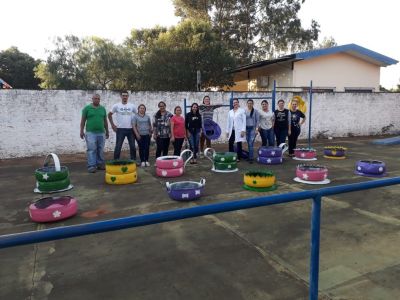 PRIMEIRA TURMA CONCLUI CURSO DE ARTESANATO COM PNEUS.