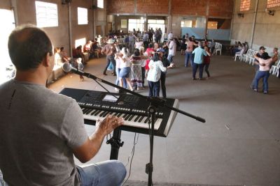 BAILE MARCOU INÍCIO DAS ATIVIDADES COM IDOSOS DO ASSENTAMENTO AUXILIADORA.