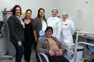 IVONI PARTICIPA DE ENTREGA DE PRÓTESES DENTÁRIAS NO ESF-VILA ROSA.