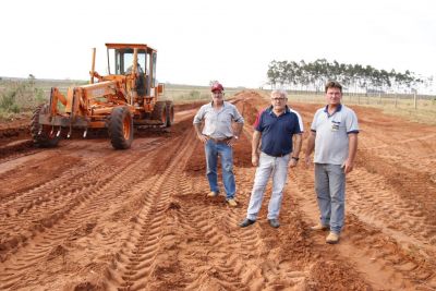 AGESUL E PREFEITURA RECUPERAM ESTRADAS RURAIS NA REGIÃO DA FAZENDA UNIÃO E FAZ. COROAVES.