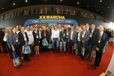 PREFEITA PARTICIPA DA XX MARCHA EM DEFESA DOS MUNICÍPIOS EM BRASILIA