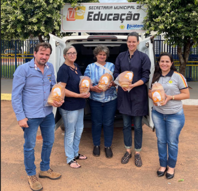 ESCOLAS DA REDE MUNICIPAL DE ENSINO RECEBEM PRODUTOS DA AGRICULTURA FAMILIAR.