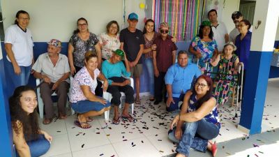 IDOSOS DO LAR SÃO JOSÉ PARTICIPARAM DE ALMOÇO DE CONFRATERNIZAÇÃO.