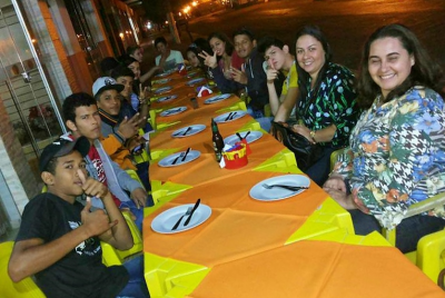 ESCOLA TANCREDO NEVES REALIZOU NOITE DE CONFRATERNIZAÇÃO COM ALUNOS DO PROJETO NOSSA ESCOLA – UM EXERCÍCIO DE VALORES
