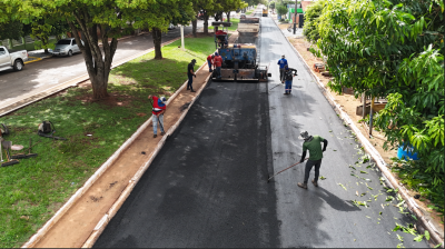 PREFEITURA DE IGUATEMI REALIZA OBRA DE RECAPEAMENTO ASFÁLTICO NA AVENIDA PRESIDENTE VARGAS, NO BAIRRO DA VILA ROSA.