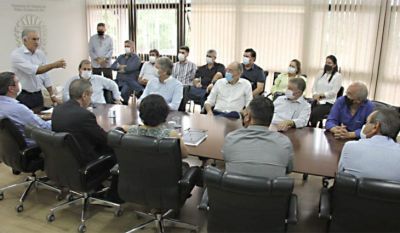 GOVERNADOR REINALDO E PREFEITO LÍDIO ASSINAM CONVÊNIOS PARA OBRAS EM IGUATEMI NO VALOR DE 2,8 MILHÕES.