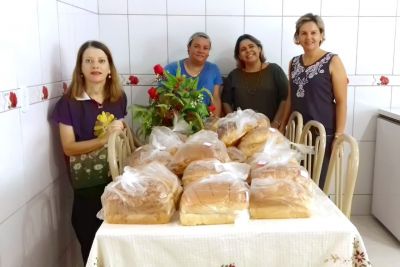 Apae recebe doações de pães da Secretaria de Assistência através do PAA.