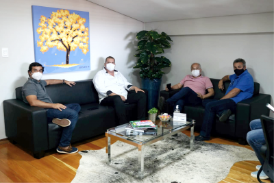 DEPUTADO BETO PEREIRA RECEBE DR. LÍDIO, O VICE E O PRESIDENTE DA CÂMARA E GARANTE 1 MILHÃO EM RECURSOS.