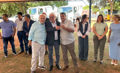 PREFEITO LÍDIO LEDESMA ENTREGA 02 CAMINHÕES CAÇAMBAS E UMA MOTO 0KM PARA REFORÇAR A FROTA DA SECRETARIA DE OBRAS.
