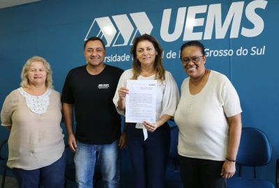 PREFEITA PATRÍCIA MARGATTO ASSINA CONVÊNIO COM A UEMS.