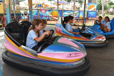 ALUNOS DA REDE MUNICIPAL DE ENSINO VISITAM PARQUE DE DIVERSÕES