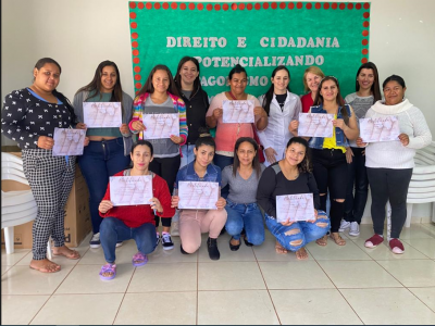 MULHERES ATENDIDAS PELOS PROGRAMAS DA ASSISTÊNCIA SOCIAL PARTICIPAM DE CURSO DE MANICURE E PEDICURE.