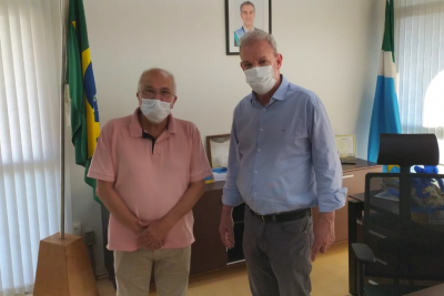 DR. LÍDIO SOLICITA AO SECRETÁRIO GERALDO RESENDE, RECURSOS PARA REFORMAR POSTOS DE SAÚDE.