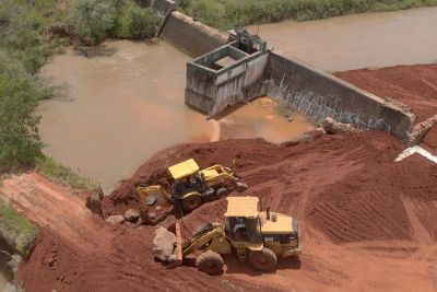 PREFEITURA ESTÁ RECONSTRUINDO A BARRAGEM DA “USINA PIRAY”.