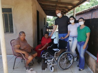 PREFEITURA REALIZA ENTREGA DE CADEIRAS DE RODAS E BENEFICIA  36 PACIENTES.