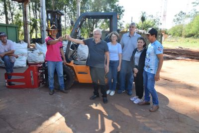 COOPERATIVA DE RECICLAGEM DE IGUATEMI RECEBE NOVA EMPILHADEIRA E BALANÇA PARA AGILIZAR OS TRABALHOS. 