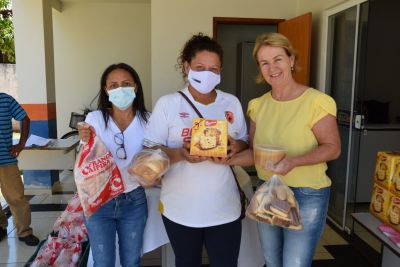 PARTICIPANTES DO PROJETO “SE ESSA RUA FOSSE MINHA” RECEBEM CESTAS BÁSICAS E DIVERSOS PRODUTOS.