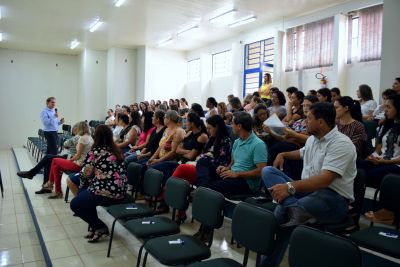 PROFESSORES DA REDE MUNICIPAL DE ENSINO PARTICIPAM DE PALESTRA.