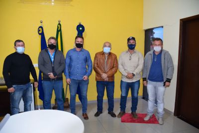 PRODUTORES RURAIS FAZEM SOLICITAÇÃO DE RECUPERAÇÃO DE TECHO DE ESTRADAS AO PREFEITO LÍDIO.