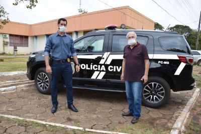 PREFEITO DR LÍDIO ENTREGA AO DELEGADO A VIATURA CONQUISTADA PARA A POLÍCIA CIVIL.