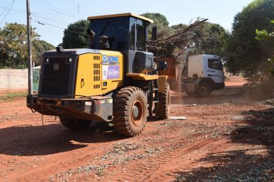 PREFEITURA DE IGUATEMI REALIZA MUTIRÃO DE LIMPEZA NOS BAIRROS DA CIDADE.