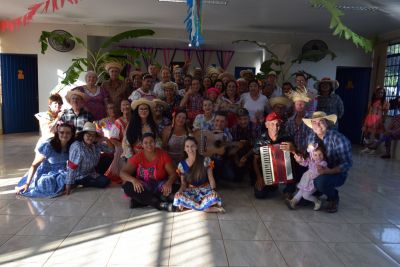 ASSISTÊNCIA SOCIAL PROMOVE FESTA JUNINA COM GRUPO DA TERCEIRA IDADE.