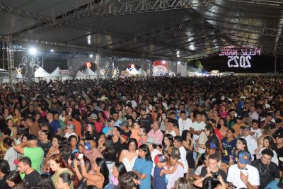 SHOW COM GRUPO DE RENOME NACIONAL, TRAIA VÉIA, REUNIU MAIS DE 6 MIL PESSOAS NAS COMEMORAÇÕES DE FINAL DE ANO, EM IGUATEM