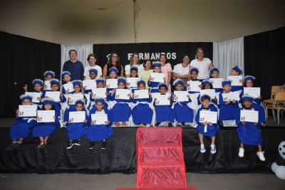 NOITE DE EMOÇÃO E ALEGRIA MARCA FORMATURA DOS ALUNOS DO PRÉ-II DA ESCOLA CEMUR, NO ASSENTAMENTO AUXILIADORA.