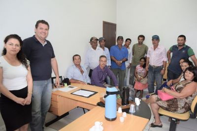 PREFEITA PATRICIA E VICE GENESIO RECEBEM MORADORES DO ASSENTAMENTO AUXILIADORA