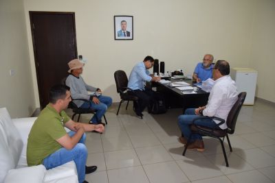 REUNIÃO ENTRE ADMINISTRAÇÃO PÚBLICA E REPRESENTANTE DA ENERGISA TRATOU DO FORNECIMENTO DE ENERGIA NO MUNICÍPIO.