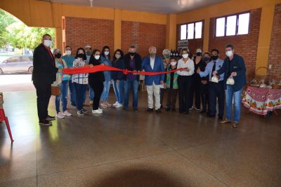 Prefeito e autoridades prestigiaram a Feira dos Produtores Rurais de Iguatemi. 