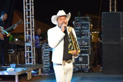 MEGA SHOW DO PADRE ALESSANDRO CAMPOS ENCERRA A 1ª EXPO IGUATEMI COM CHAVE DE OURO.