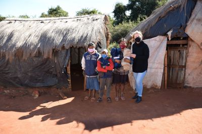 60 FAMÍLIAS DA COMUNIDADE PIELYTO KUÊ RECEBERAM COBERTORES DA ASSISTÊNCIA SOCIAL.