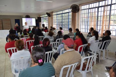 MULHERES ATENDIDAS PELOS PROGRAMAS SOCIAIS PARTICIPAM DE PALESTRA SOBRE FEMINICÍDIO.