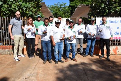 SECRETÁRIO DE SAÚDE REALIZA ENTREGA DE 11 CELULARES PARA AGENTES DE CONTROLE DE ENDEMIAS.