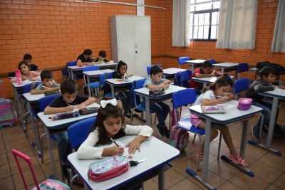 ESTUDANTES DA REDE MUNICIPAL DE ENSINO VOLTAM ÀS AULAS NESTA QUINTA-FEIRA (23). 