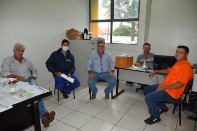 REUNIÃO TRATOU DA COLETA DE LIXO NA AGROINDUSTRIAL DE IGUATEMI.  