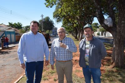 PREFEITO ACOMPANHA INÍCIO DA OBRA DE RECAPEAMENTO ASFÁLTICO EM IGUATEMI.