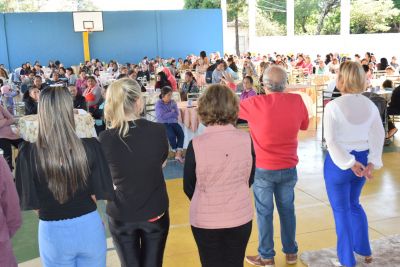 ASSISTÊNCIA SOCIAL PRESTA HOMENAGEM PARA MÃES E GESTANTES DOS PROGRAMAS COM CAFÉ DA MANHÃ.