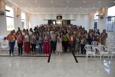 SECRETARIA DE EDUCAÇÃO ENTREGA KITS DE TRABALHO PARA TODOS OS PROFESSORES, COORDENADORES E AUXILIARES DA REDE MUNICIPAL DE ENSINO.