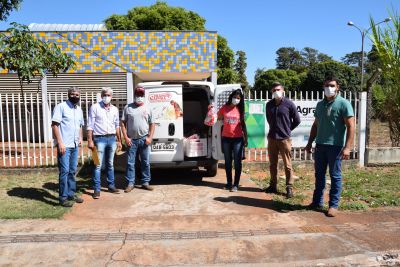 Produtores do Assentamento Colorado realizaram entrega de frangos em mercados da cidade. 