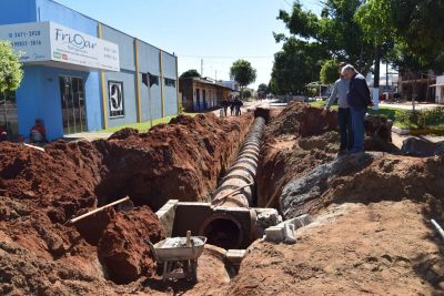 Avenida Presidente Vargas está recebendo etapa de drenagem e asfalto.