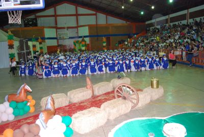 EDUCAÇÃO INFANTIL ENCERRA ANO LETIVO COM BELÍSSIMA FORMATURA DOS ALUNOS DAS TURMAS DO PRÉ II.