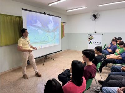 ALUNOS DO ENSINO MÉDIO DA ESCOLA MARCÍLIO AUGUSTO PINTO PARTICIPARAM DE UMA PALESTRA SOBRE EMPREGABILIDADE.