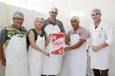 PATRÍCIA MARGATTO VISITOU ABATEDOURO DE FRANGO NO ASSENTAMENTO COLORADO.