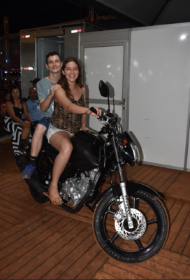 IGUATEMIENSE QUE COMPROU PRODUTOS NA “FEIRA DO PRODUTOR” É SORTEADA E GANHA MOTO 0KM.