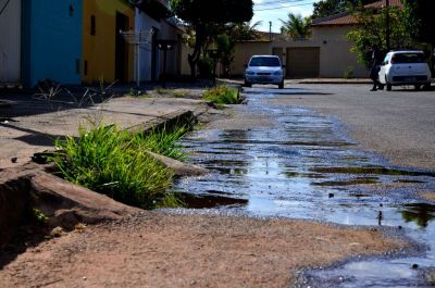 VIGILÂNCIA SANITÁRIA NOTIFICARÁ E MULTARÁ DESPEJO DE ÁGUA DO ESGOTO EM VIAS PÚBLICAS.